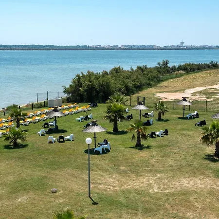 Cosy Et Chaleureux, 2 Ch, 2 Sdb Pour Votre Confort, Super équipé Camping Lattes