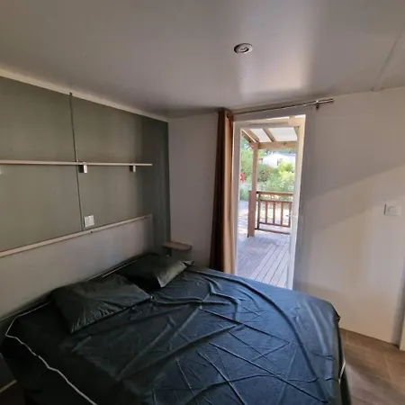 Cosy Et Chaleureux, 2 Ch, 2 Sdb Pour Votre Confort, Super Equipe Camping Lattes